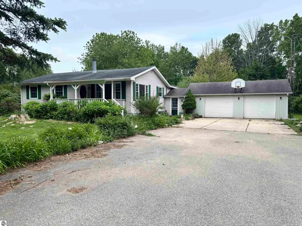 7931 W Jennings Rd, Lake City, MI 49651