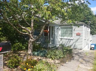 8906 30th Ave NW, Seattle, WA 98117