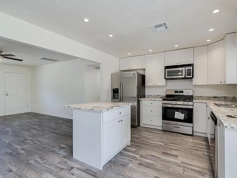1221 E Henry St — Photo 5