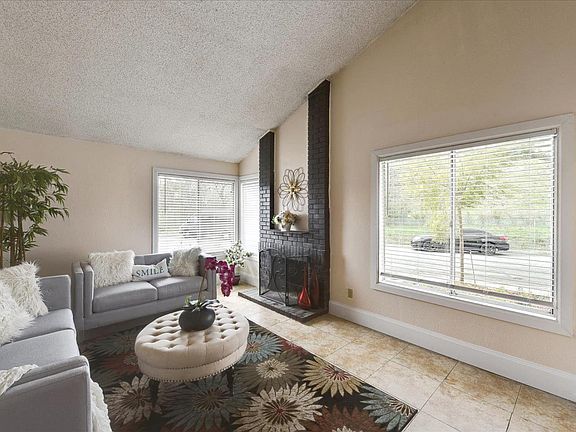 3rd image of 3102 Summercreek Dr