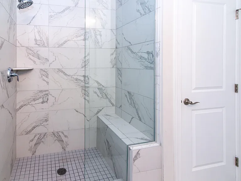 2544 Oxford Cir — Photo 23