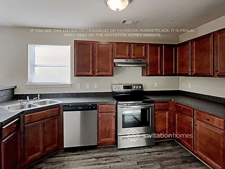 117 Rockefeller Ln — Photo 7