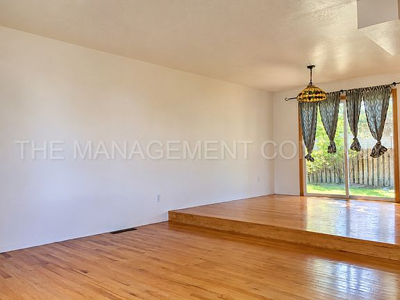 3rd image of 1127 Sunburst St