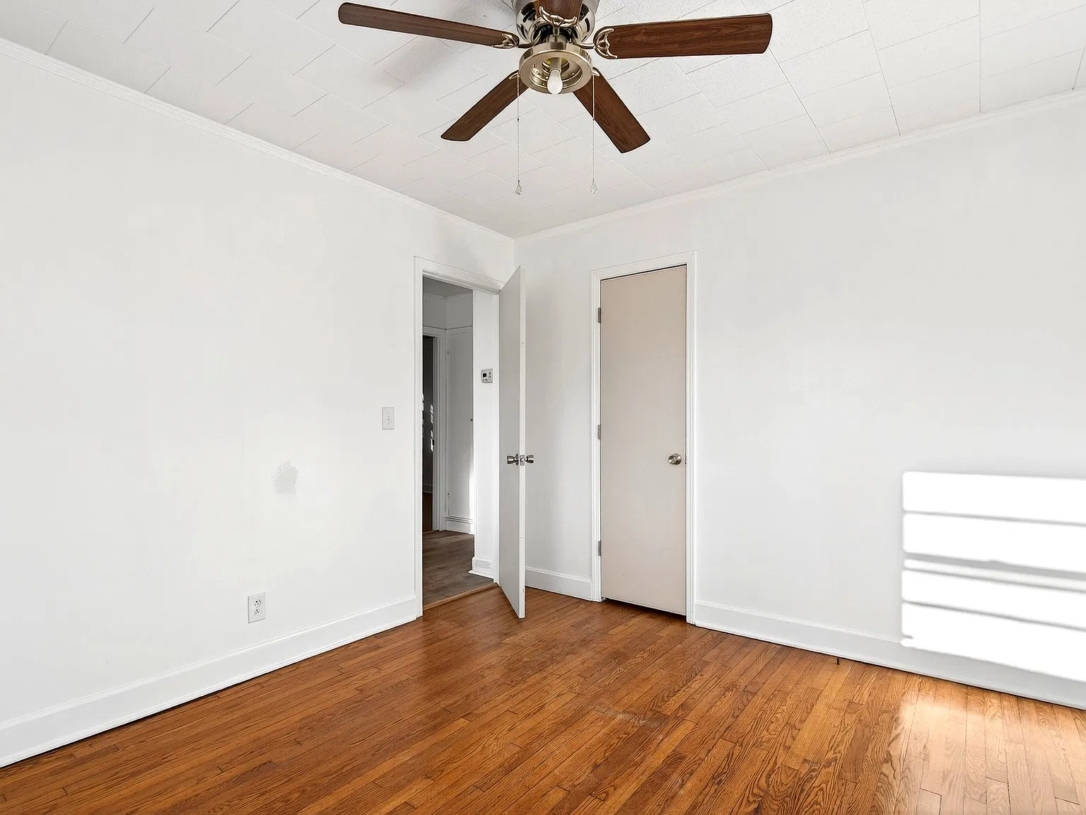 3 bed, 957 sqft, $1,300 — Photo 4