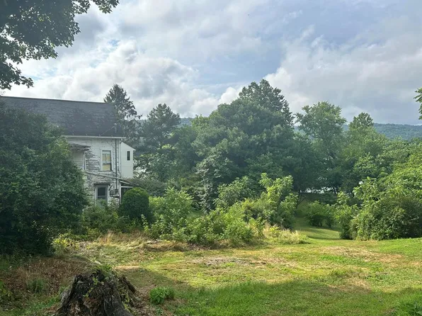 119 Russell Ave, Sistersville, WV 26175