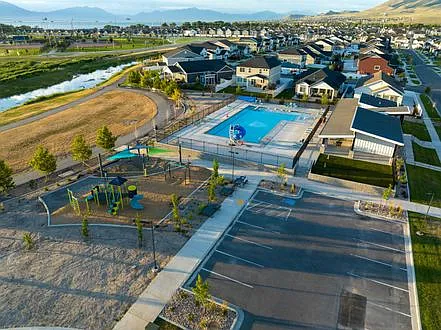 Community pool
