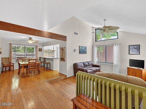 4th image of 302 Gatewood Ct
