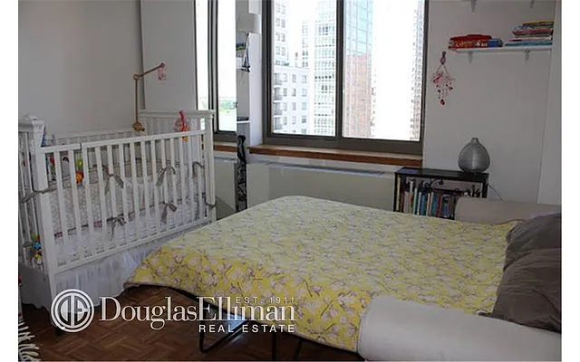 Rented by Douglas Elliman | media 19