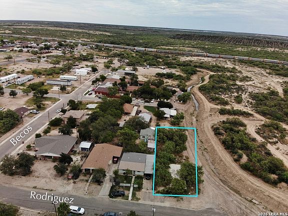 2nd image of 2662 Rodriguez St.