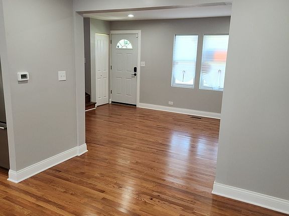 2nd image of 939 W 123rd St
