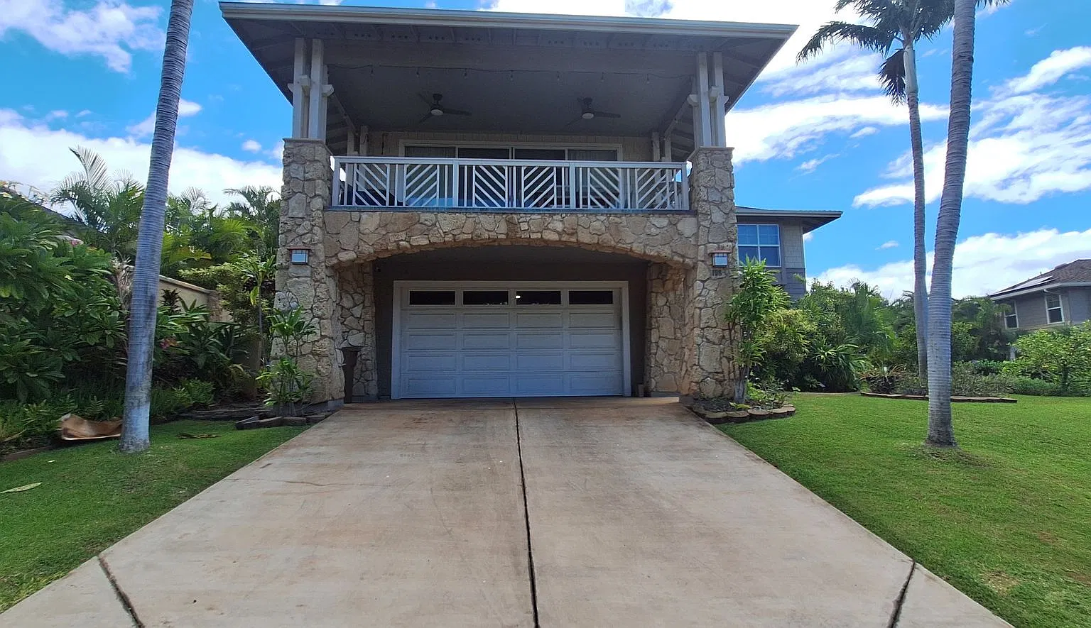 Spacious 5BD/3BTH Home in Beautiful Moana Estates — Photo 2