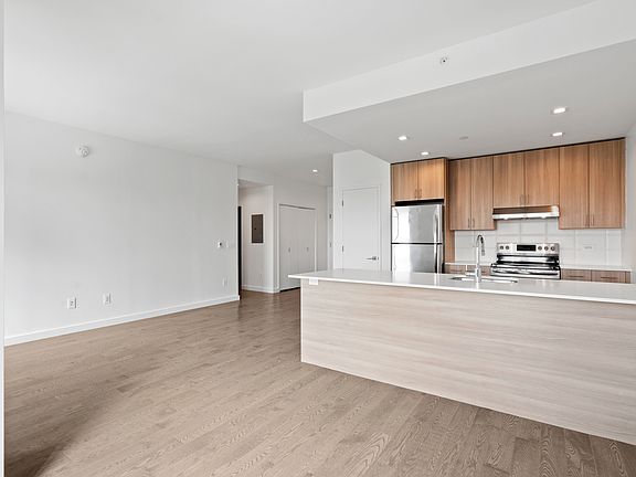 3rd image of 11-39 49th Ave #528