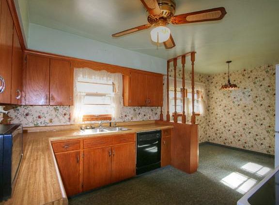 2nd image of 2533 Holloway Ave E