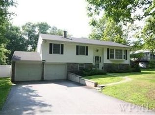6 Sunrise Dr, Mahopac, NY 10541