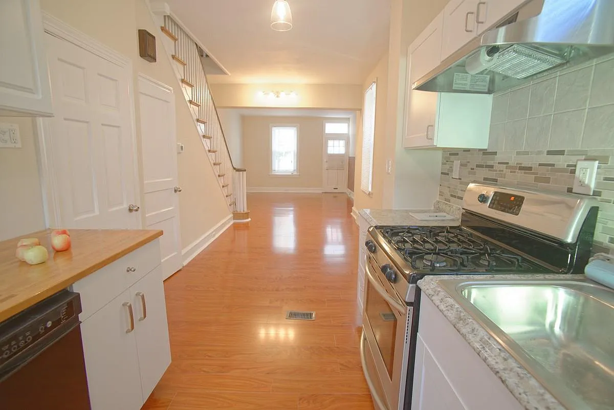 3 bed, 1450 sqft, $2,100 — Photo 3