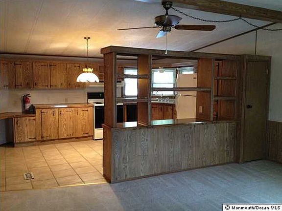 2nd image of 464 Charles Pl