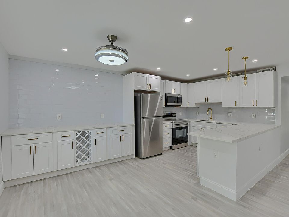 1st image of 1013 Lyndhurst #H