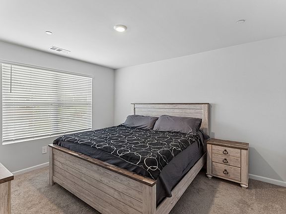 4th image of 204 Mackenzie Way