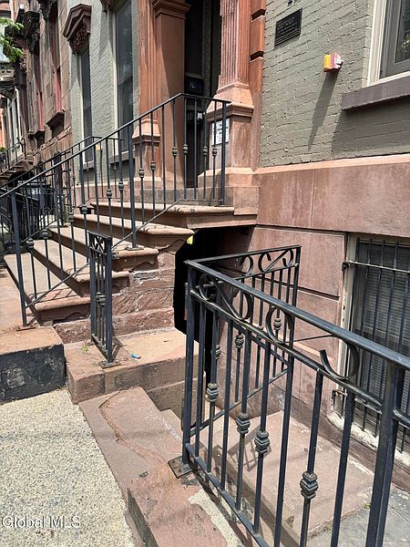 4th image of 11 Ten Broeck Street