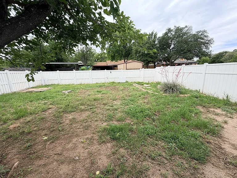 3225 Southland Blvd — Photo 10