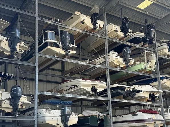 100 Circuit Rd #N-53, Nokomis, FL 34275