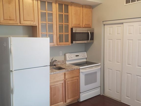 3rd image of 1639 Cecil B Moore Ave #3R