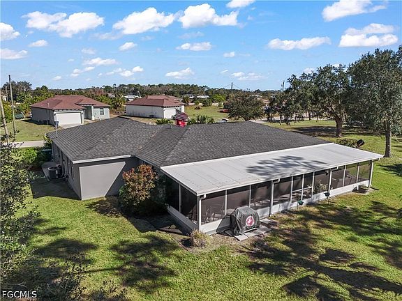 2nd image of 3008 Redwood Ln