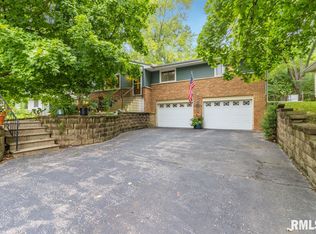 3931 N Brookside Dr, Peoria, IL 61615