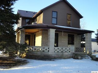 208 1st Ave E, Farley, IA 52046