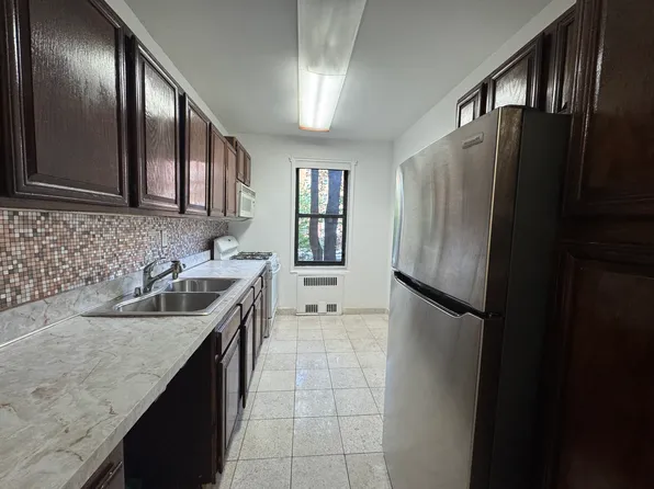 69-10 Yellowston Boulevard image 4 of 14