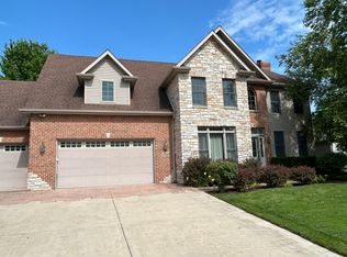 1910 Parkside Dr, Sycamore, IL 60178
