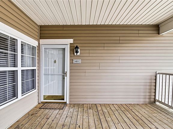2nd image of 1011 Stockton Rdg