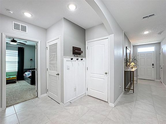 4th image of 460 Lily Ln