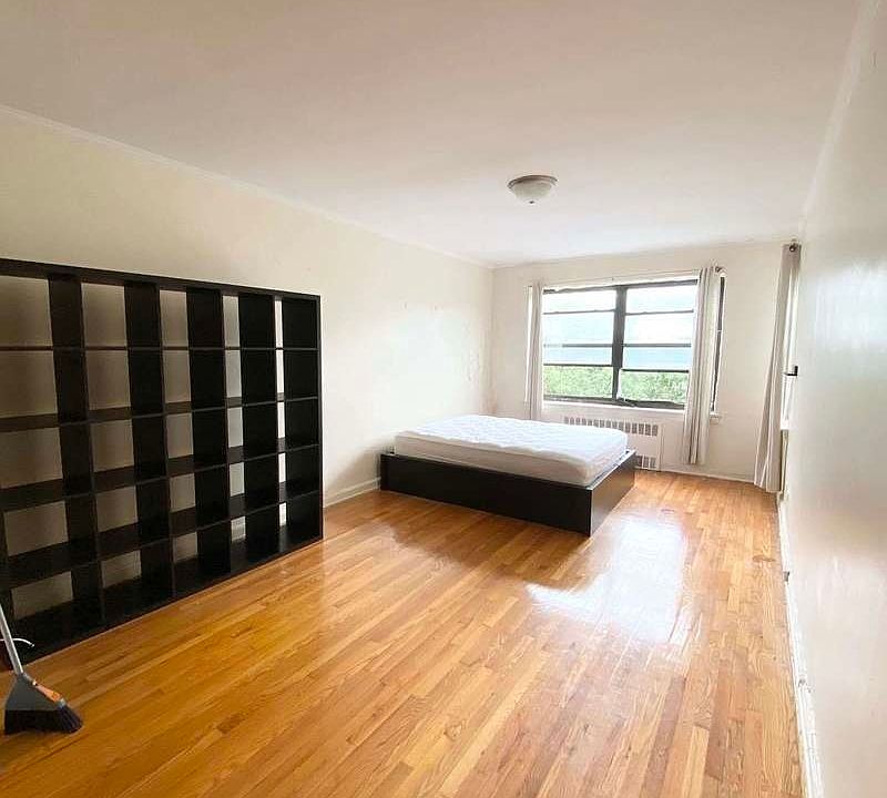 1st image of 38 Saint Pauls Pl #5CC