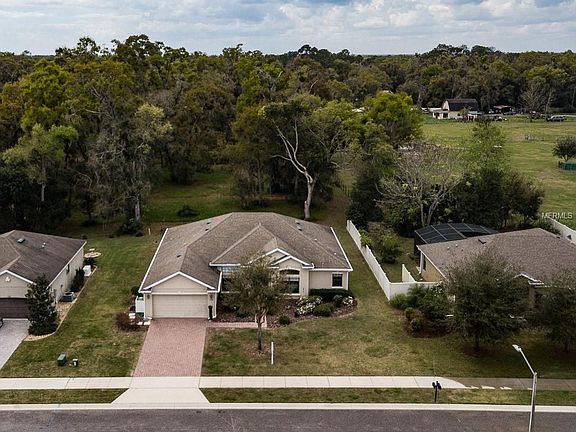 3rd image of 1528 Lancashire Way