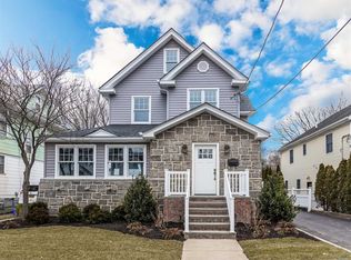 29 Cedar Ave, Rockville Centre, NY 11570