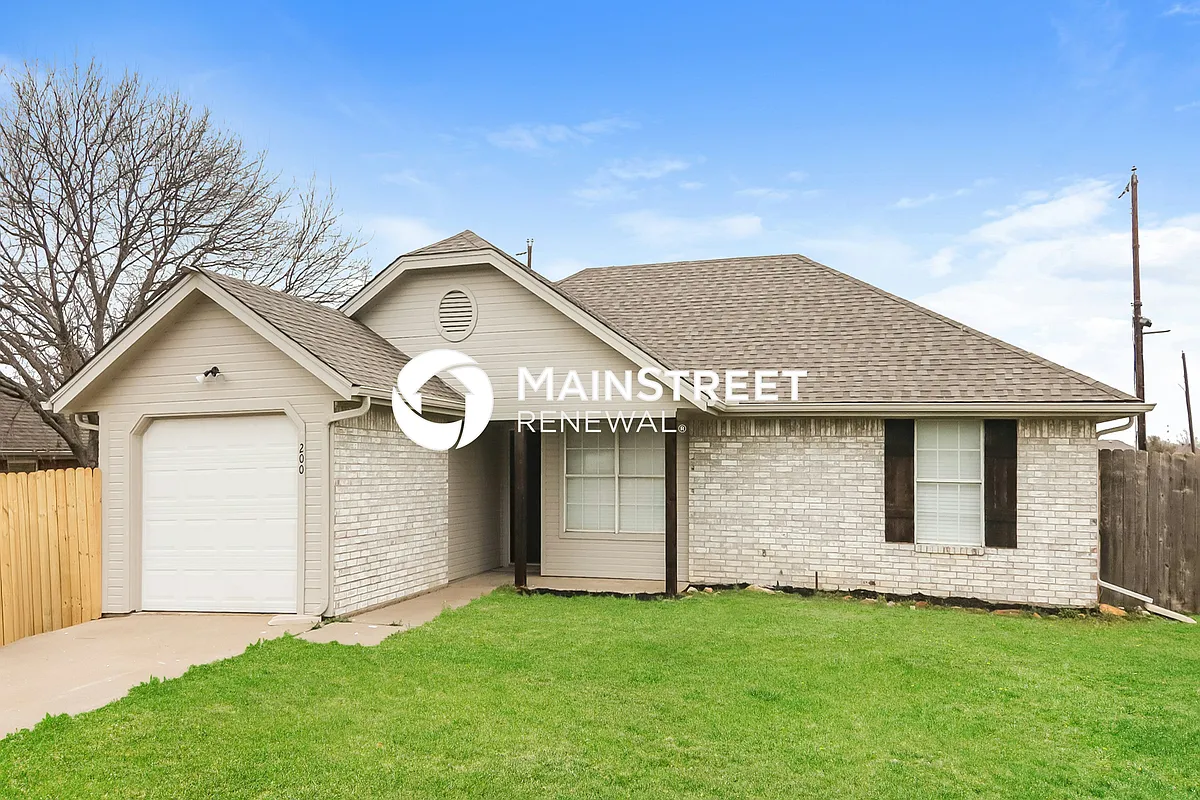 Front View - 200 Brook Cir