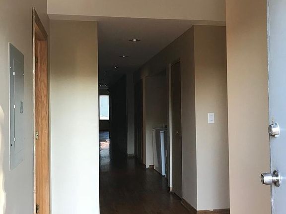 3rd image of 6022 N Kenmore Ave #1813