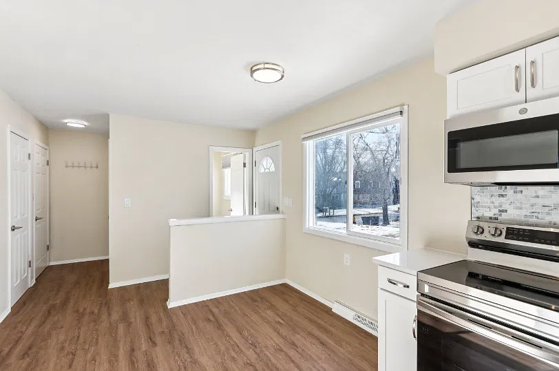 3 bed, 1.5 bath, 1350 sqft, $2,250 — Photo 4