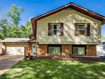 1047 Treetop Trail Dr, Manchester, MO, 63021