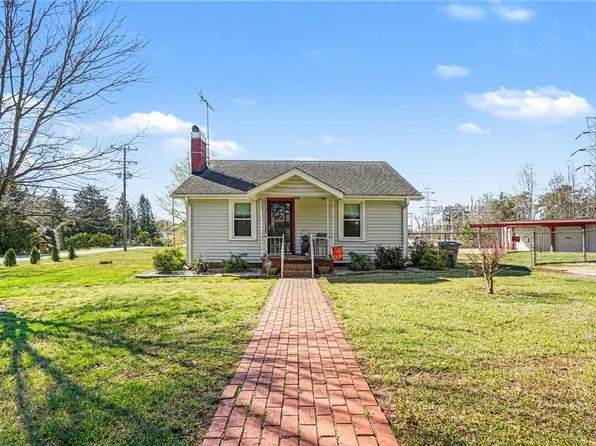 11 Bainbridge Dr, Greenville, SC 29611