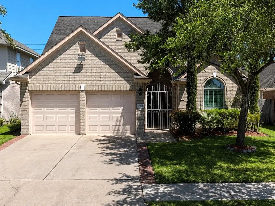 10011 Gil Jr Ln