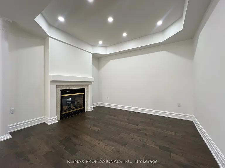 3895 Henrietta Way #MAIN — Photo 23