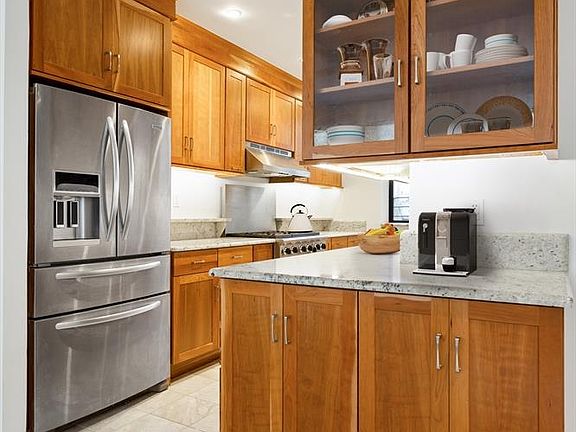 3rd image of 319 Saint Johns Pl Unit 3E