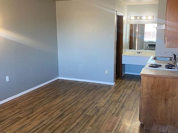 3rd image of 636 Frankie Matthew Dr #8