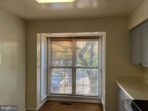 4th image of 5830 Apsley House Ct