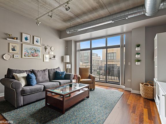 2nd image of 3245 N Ashland Ave APT 2B
