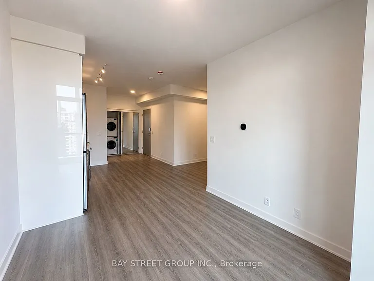 50 Upper Mall Way #912 — Photo 4
