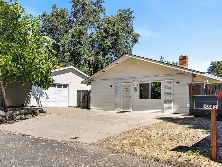 3841 Bannister Rd — Photo 3