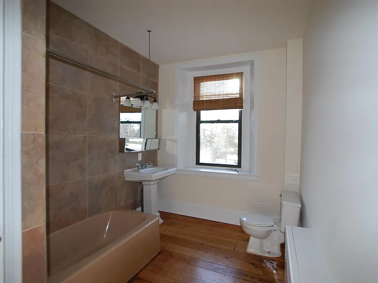 800 E Marshall St #5 — Photo 11